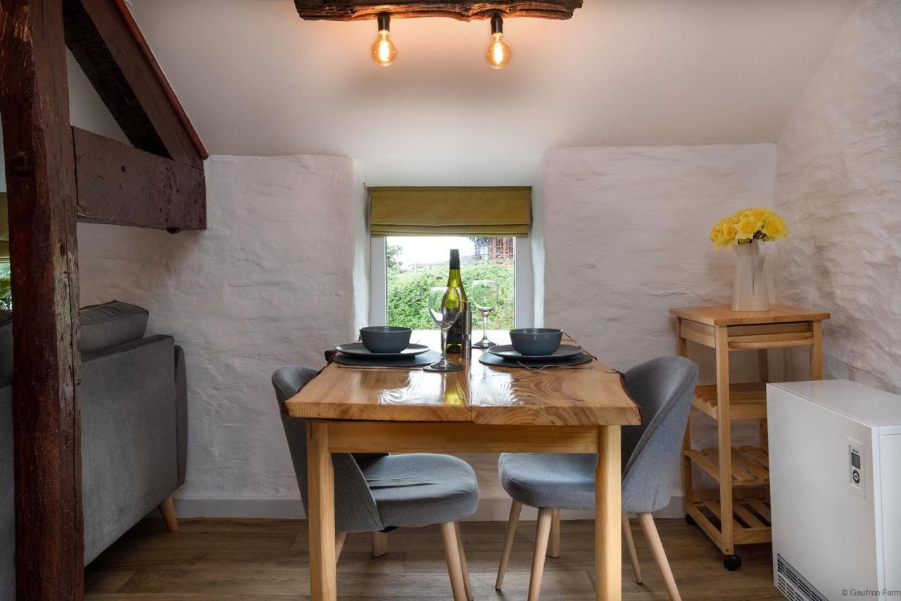 Dog Friendly Cottage, Geufron Farm Near Tywyn Bryn-crug Buitenkant foto